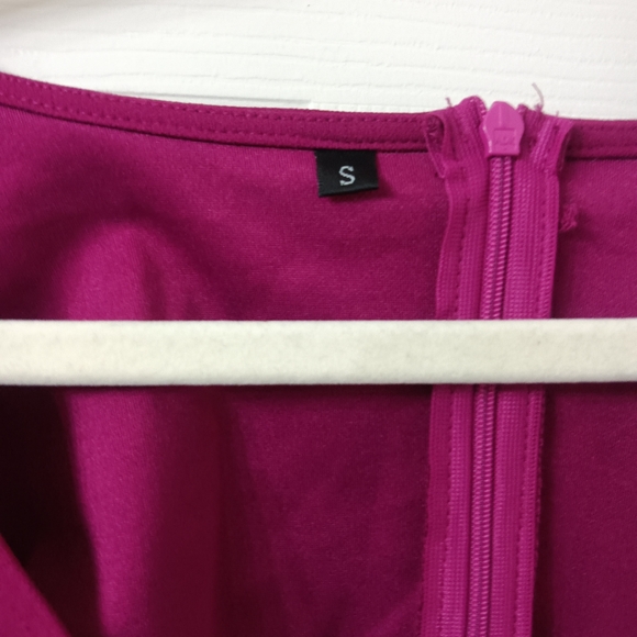 💙NWT Ruffled sleeve v neck cocktail dress - Picture 4 of 4